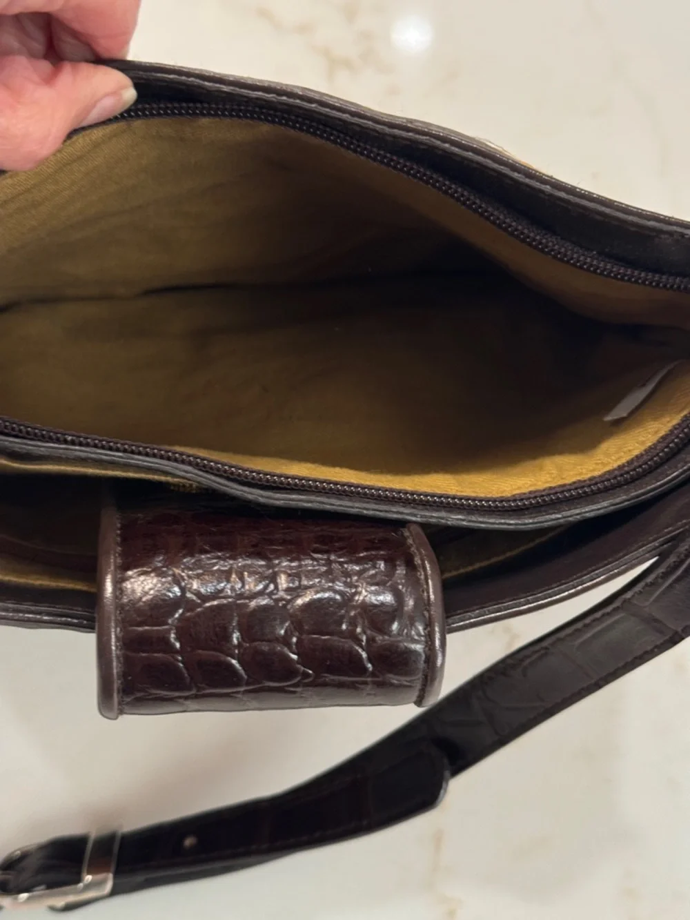 Straw & Croc Embossed Crossbody Bag - Picture 11 of 11